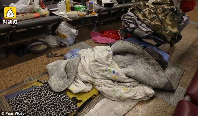 tidur di bandara