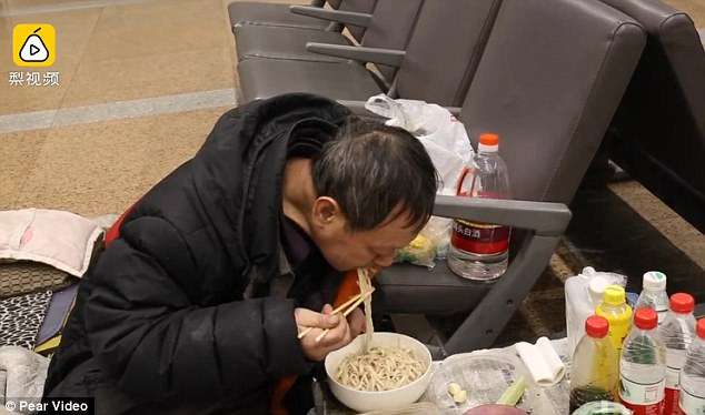 tidur di bandara