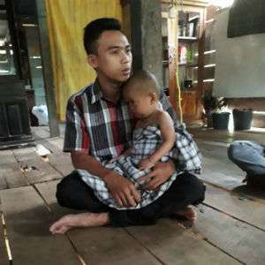 Izhar bersama adik bungsunya
