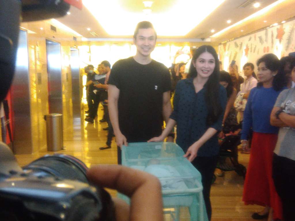 sandra dewi dan suami
