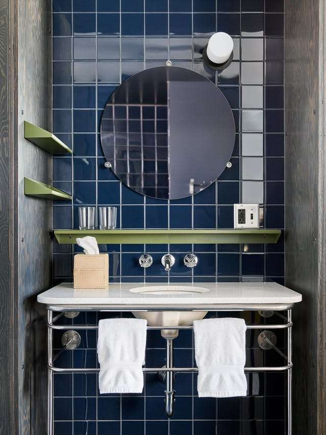 Gaya retro di kamar mandi