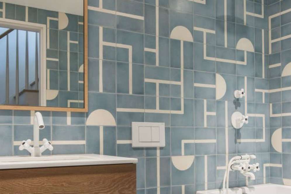 Keramik kamar mandi bermotif seru