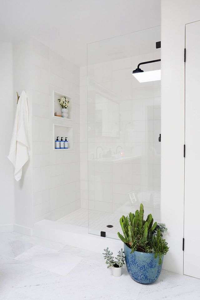 Kamar mandi putih Kamar mandi putih