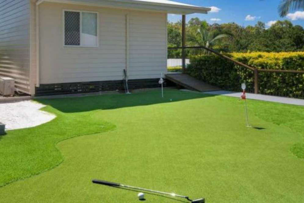 Lapan golf di rumah