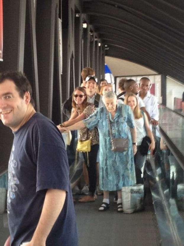 20 Orang Cuek Keterlaluan 8