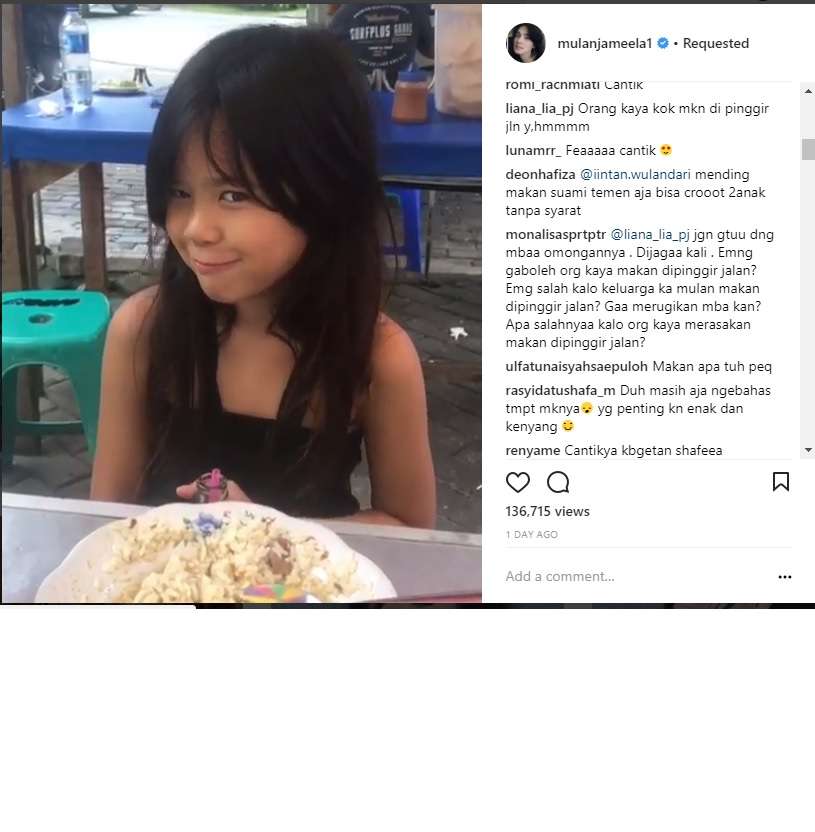 video makan di pinggir jalan