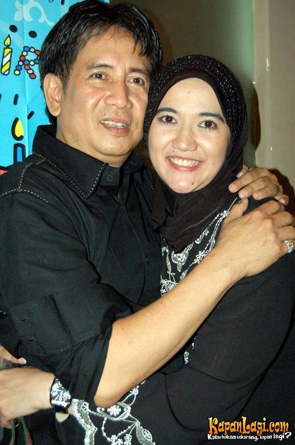 sys ns dan istrinya
