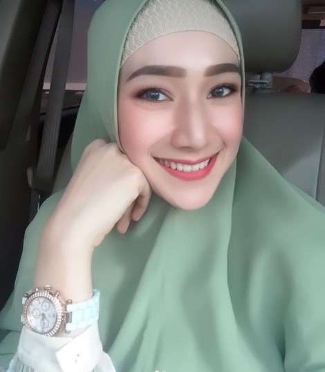 Indri Giana Indri Giana