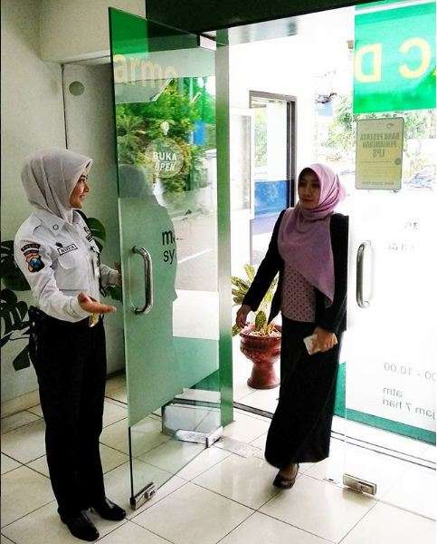 Satpam cantik