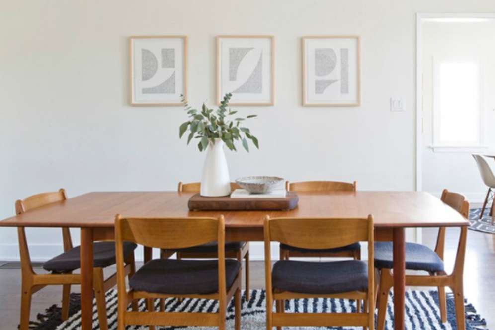 Meja makan midcentury