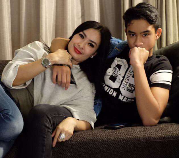 iis dahlia dan devano