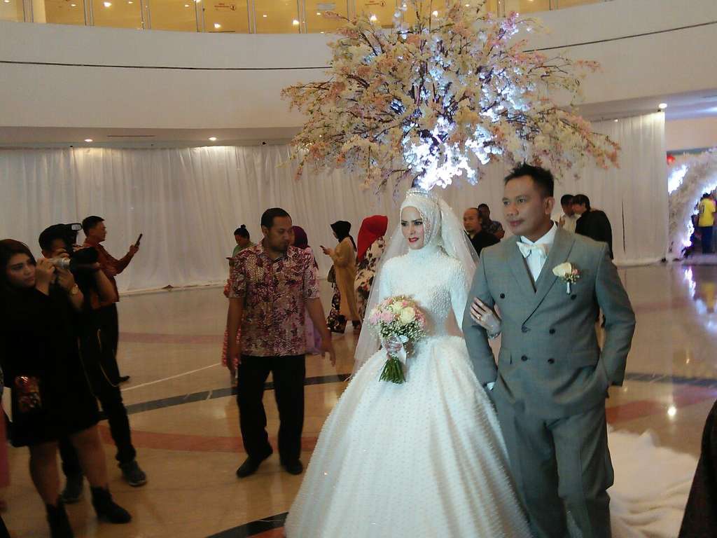 pernikahan angel dan vicky prasetyo