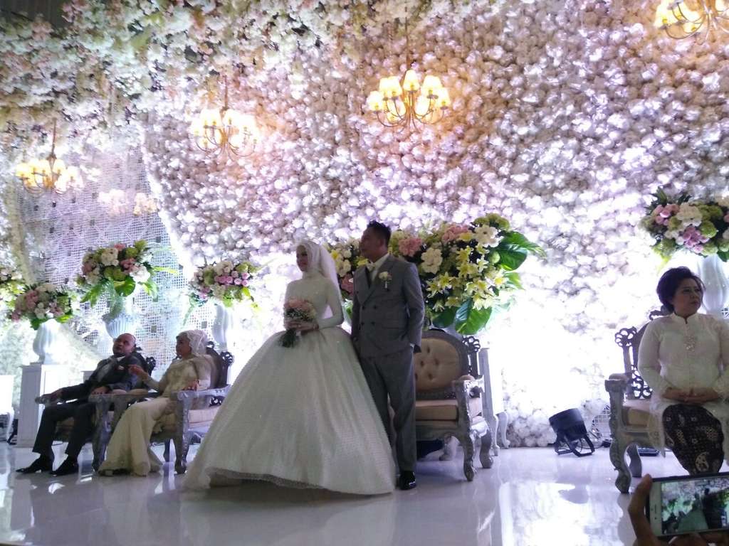 pernikahan angel dan vicky prasetyo