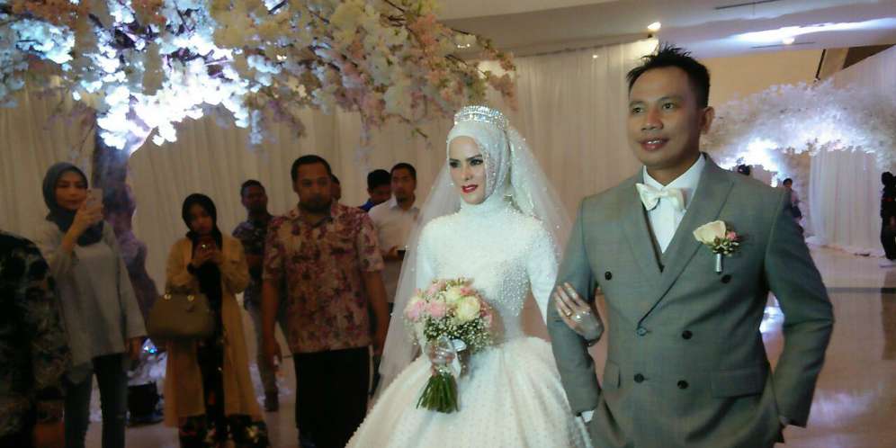 pernikahan angel dan vicky prasetyo