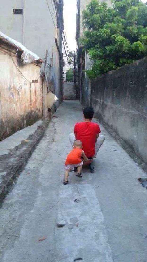 Polah Lucu Ayah Saat Jaga Anak 11