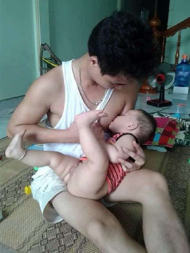Polah Lucu Ayah Saat Jaga Anak 12