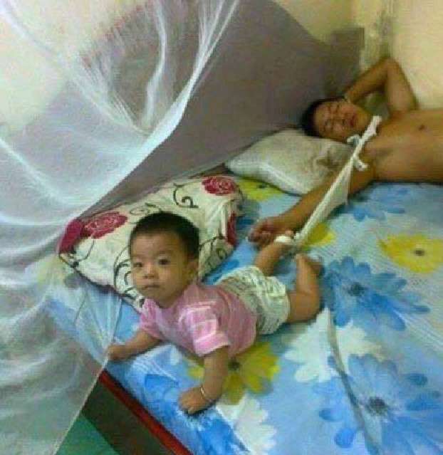 Polah Lucu Ayah Saat Jaga Anak 14