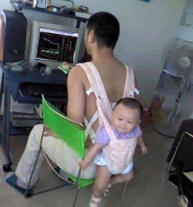 Polah Lucu Ayah Saat Jaga Anak 16