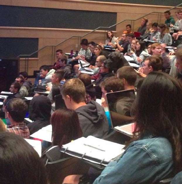 Photobomb Paling Mencuri Perhatian 13