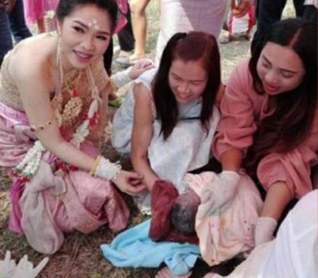Mayuree Foto Bersama Nattaporn dan Bayinya