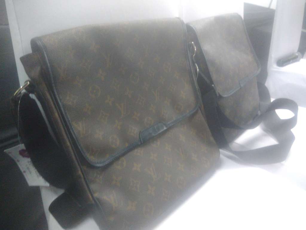 tas Louis Vuitton
