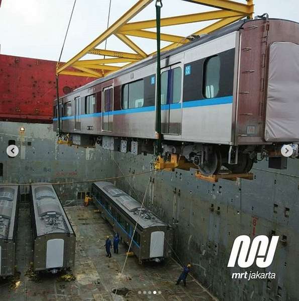 Rangkaian kereta MRT siap dikapalkan (4)