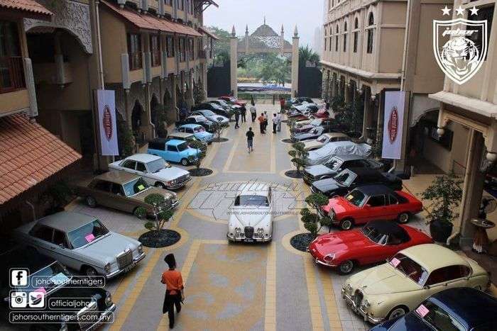 Garasi mobil Sultan Johor.