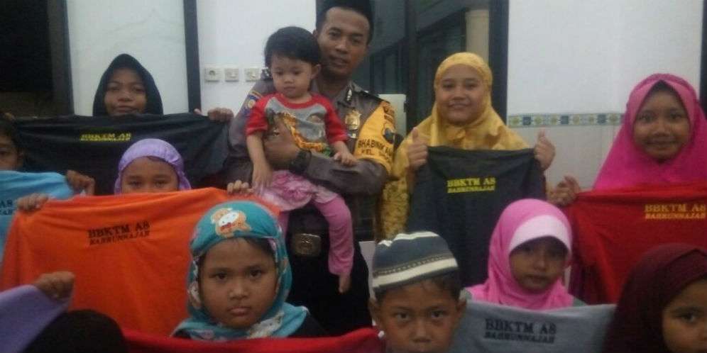 Brigadir Gatot bersama para murid-muridnya