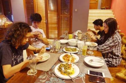 Maia bersama Al, El dan Dul
