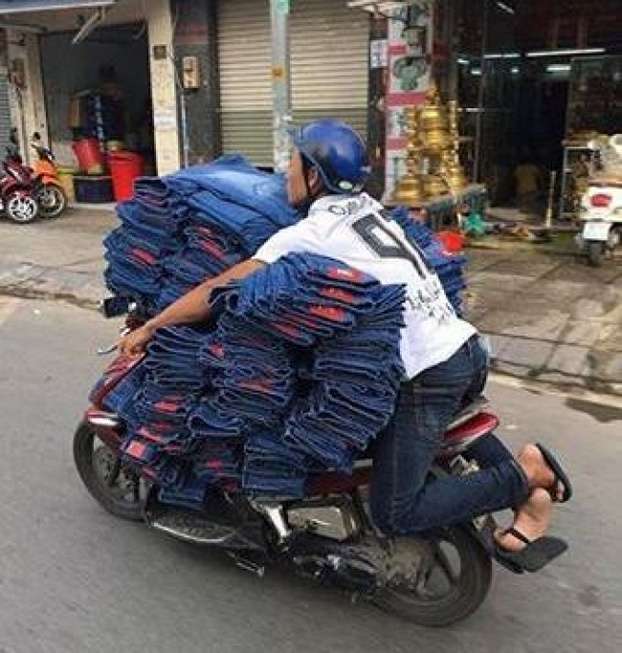 Cara Ekstrem Orang Mengangkut Barang 4