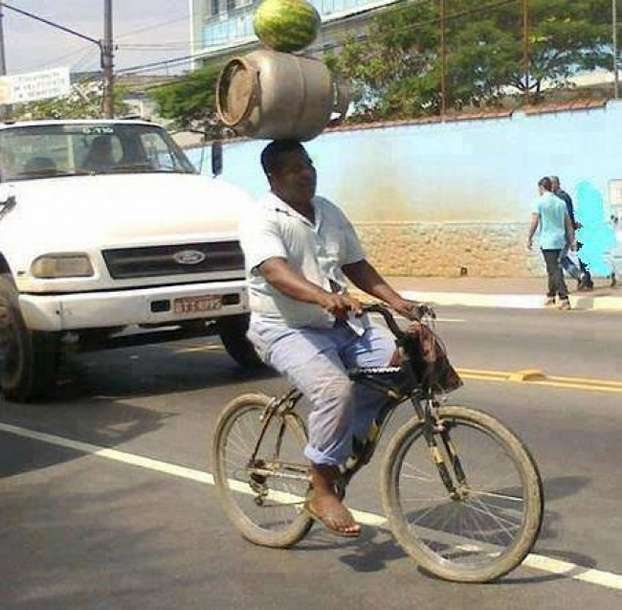 Cara Ekstrem Orang Mengangkut Barang 8