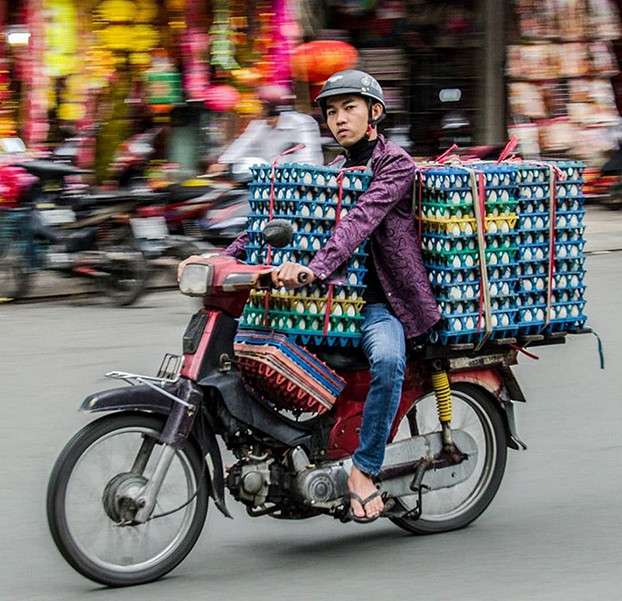 Cara Ekstrem Orang Mengangkut Barang 11