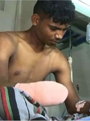 Tangan Khalid terpotong Tangan Khalid terpotong