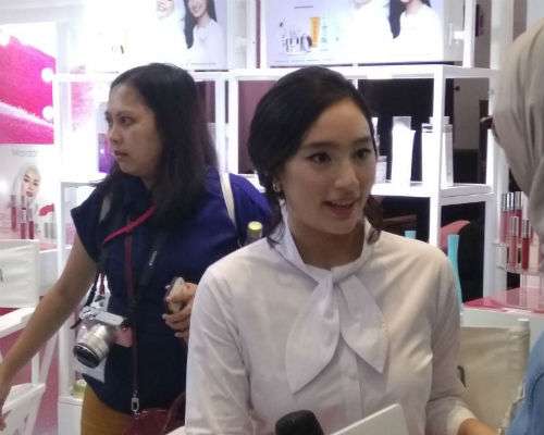 Tatjana Saphira kerap tampil cantik dengan riasan natural
