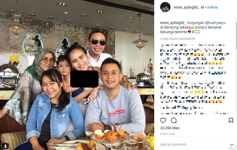 Ayu Ting Ting dan keluarga
