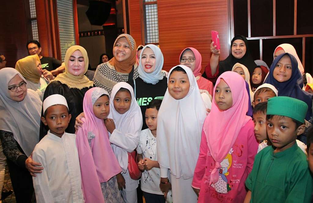 MES DKI Jakarta menggelar acara nonton bareng bersama anak yatim.