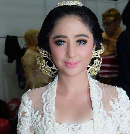 Dewi Perssik