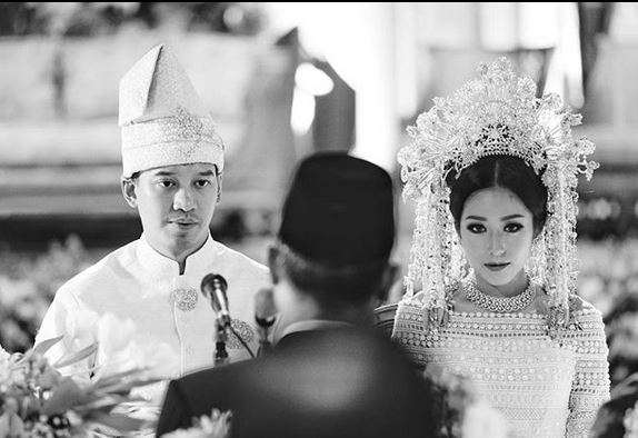 Rosalindynata Gunawan dan Aga Bakrie