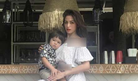 Jessica Iskandar bersama sang anak, El Barack
