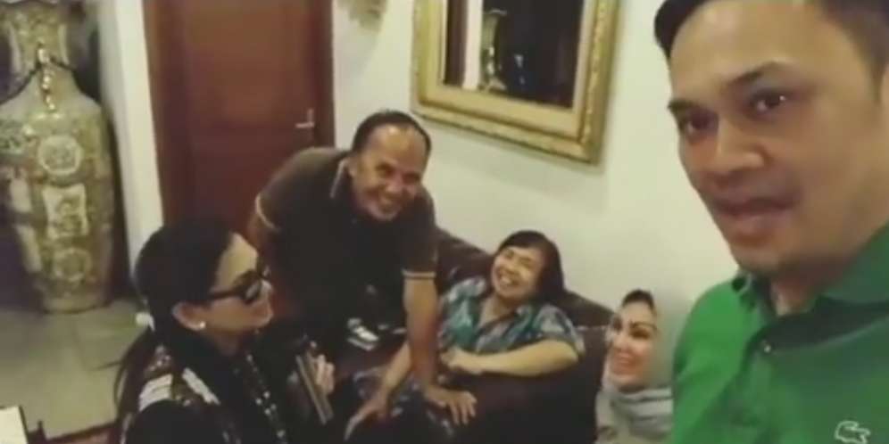 Farhat Abbas dan Nia Daniati