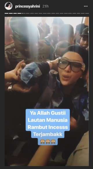 syahrini terjambak
