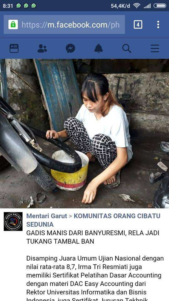 Seorang tukang tambal ban wanita