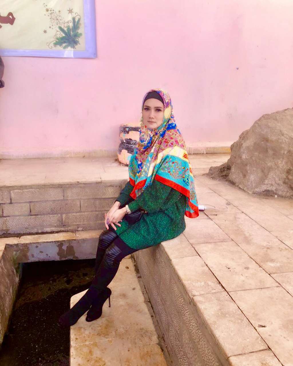 Instagram @mulanjameela1