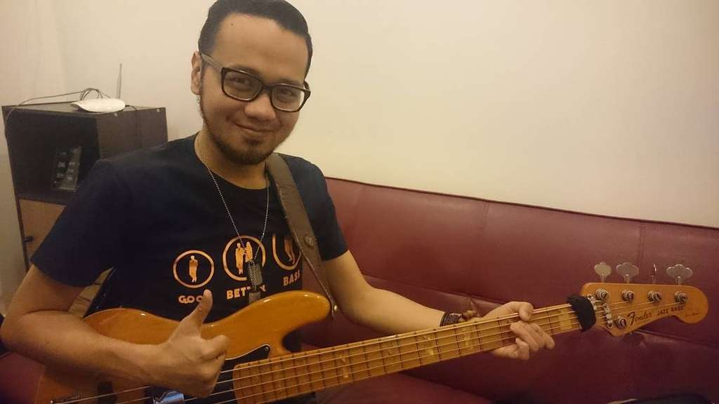 Andika basis kerispatih band