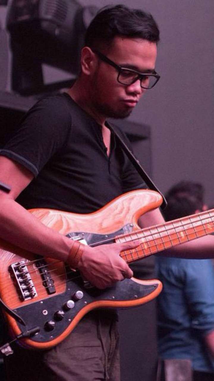 Andika basis kerispatih band