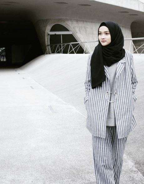 outfit abu-abu