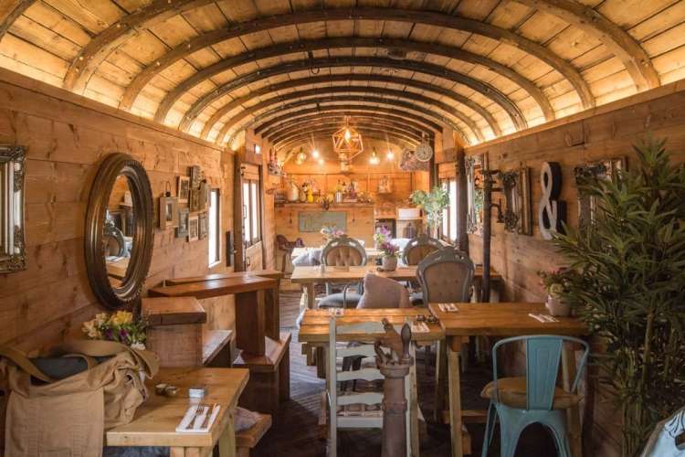 Restoran Ini Dulunya Kereta Api