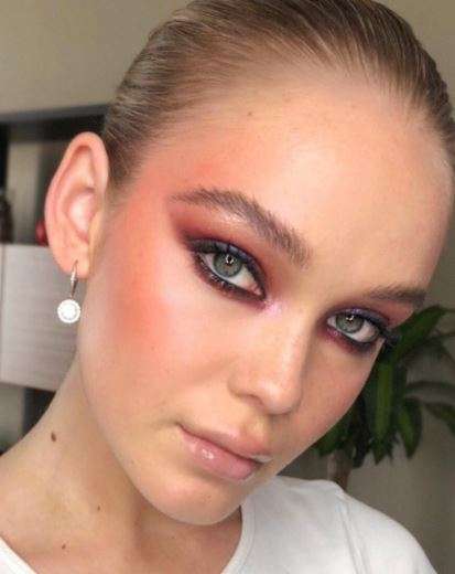 eyeshadow merah