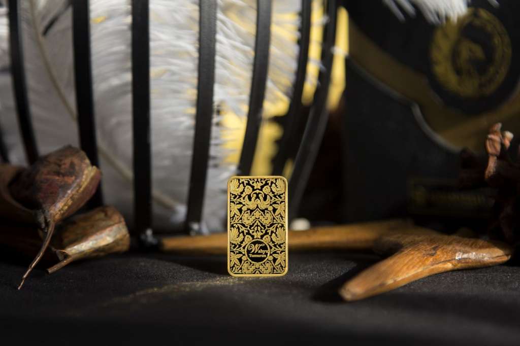 Emas batangan motif batik wahyu tumurun.