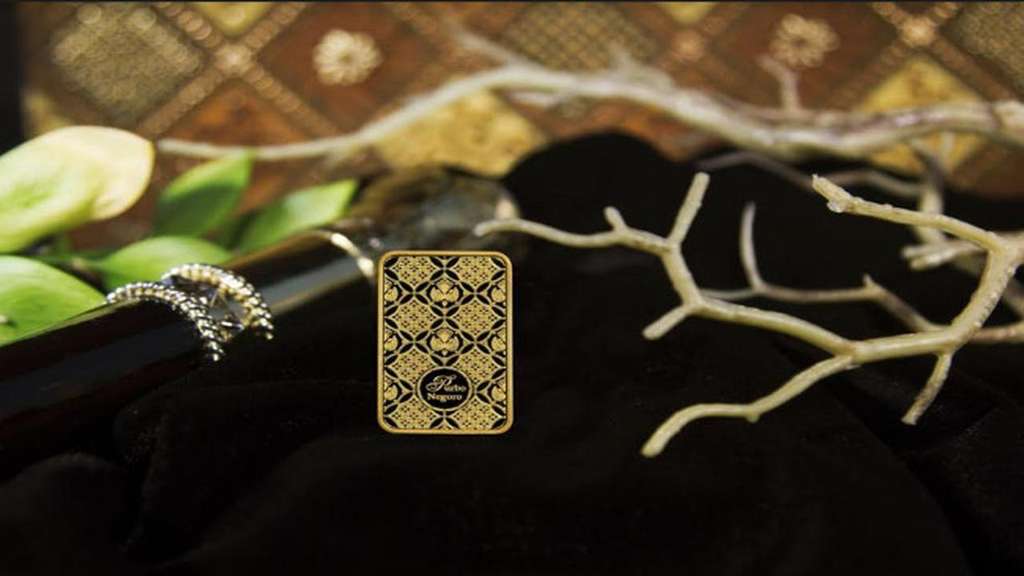 Emas batangan motif batik purbo negoro.